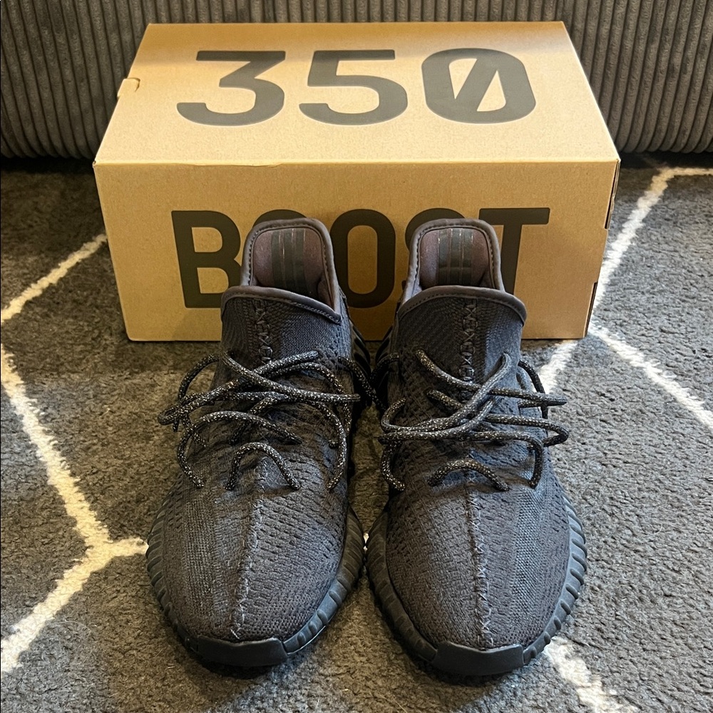 Adidas Men's yeezy black non reflective